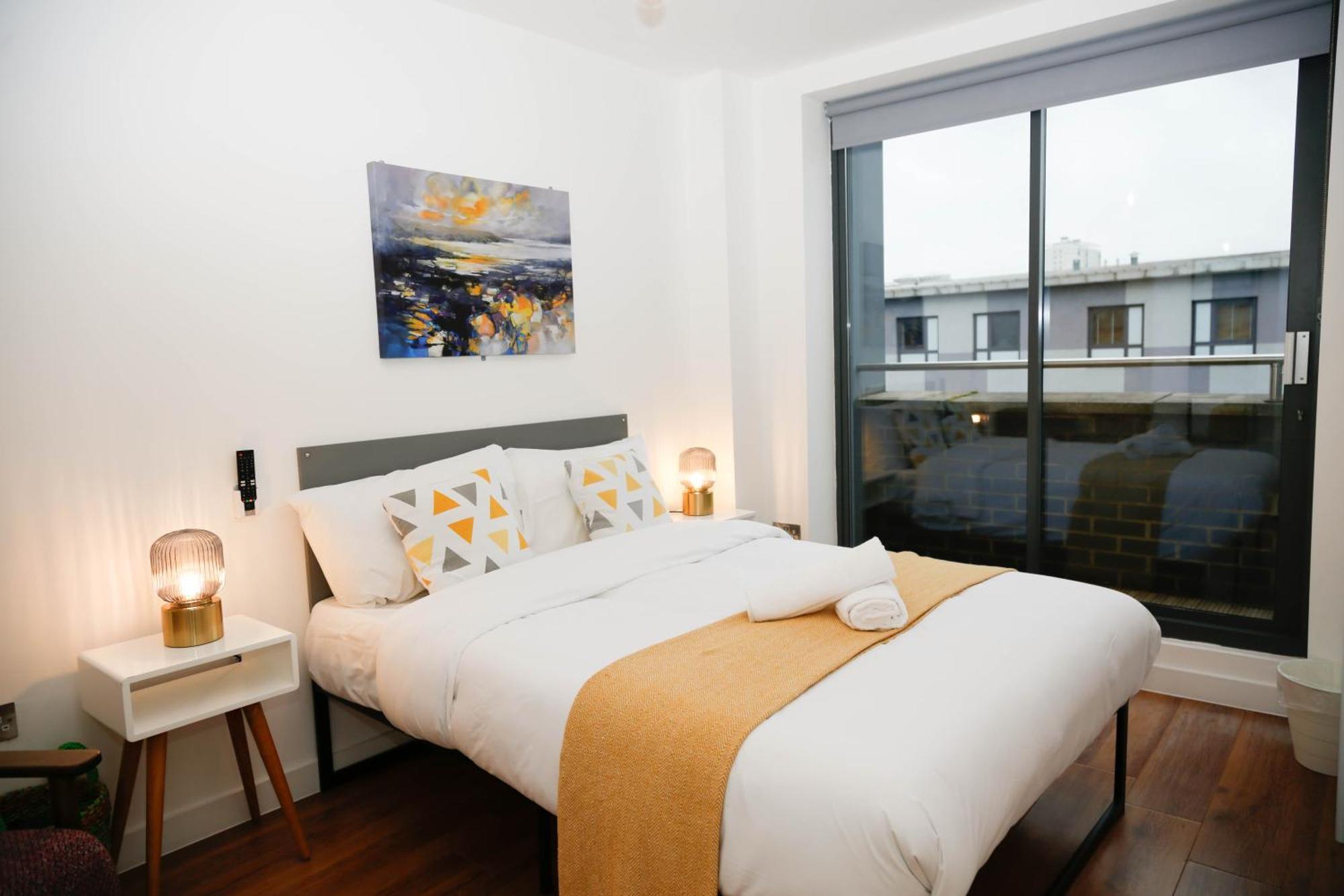 New Luxury Apartments In Central Location Next To Shops, Cafes, Bars & Metro London Exterior foto
