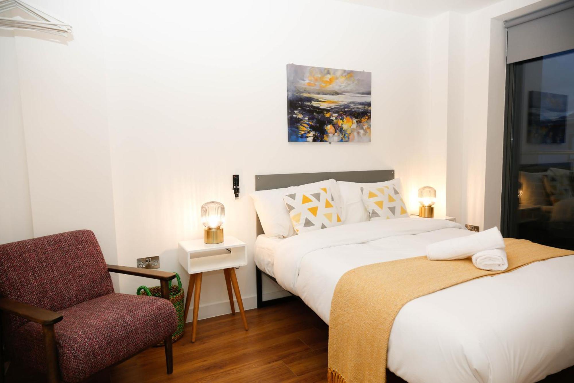 New Luxury Apartments In Central Location Next To Shops, Cafes, Bars & Metro London Exterior foto
