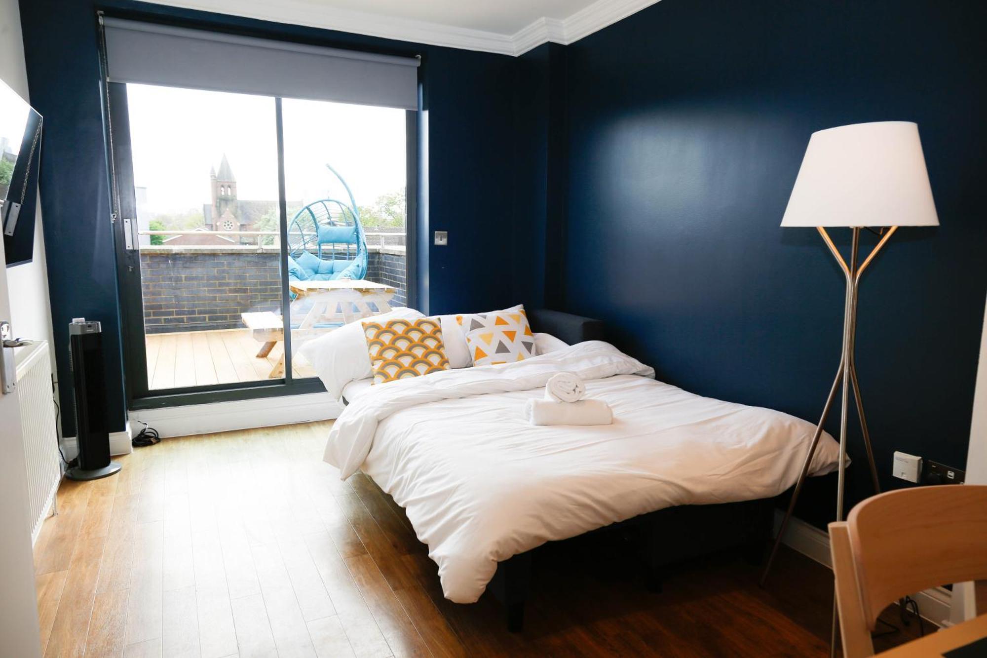 New Luxury Apartments In Central Location Next To Shops, Cafes, Bars & Metro London Exterior foto