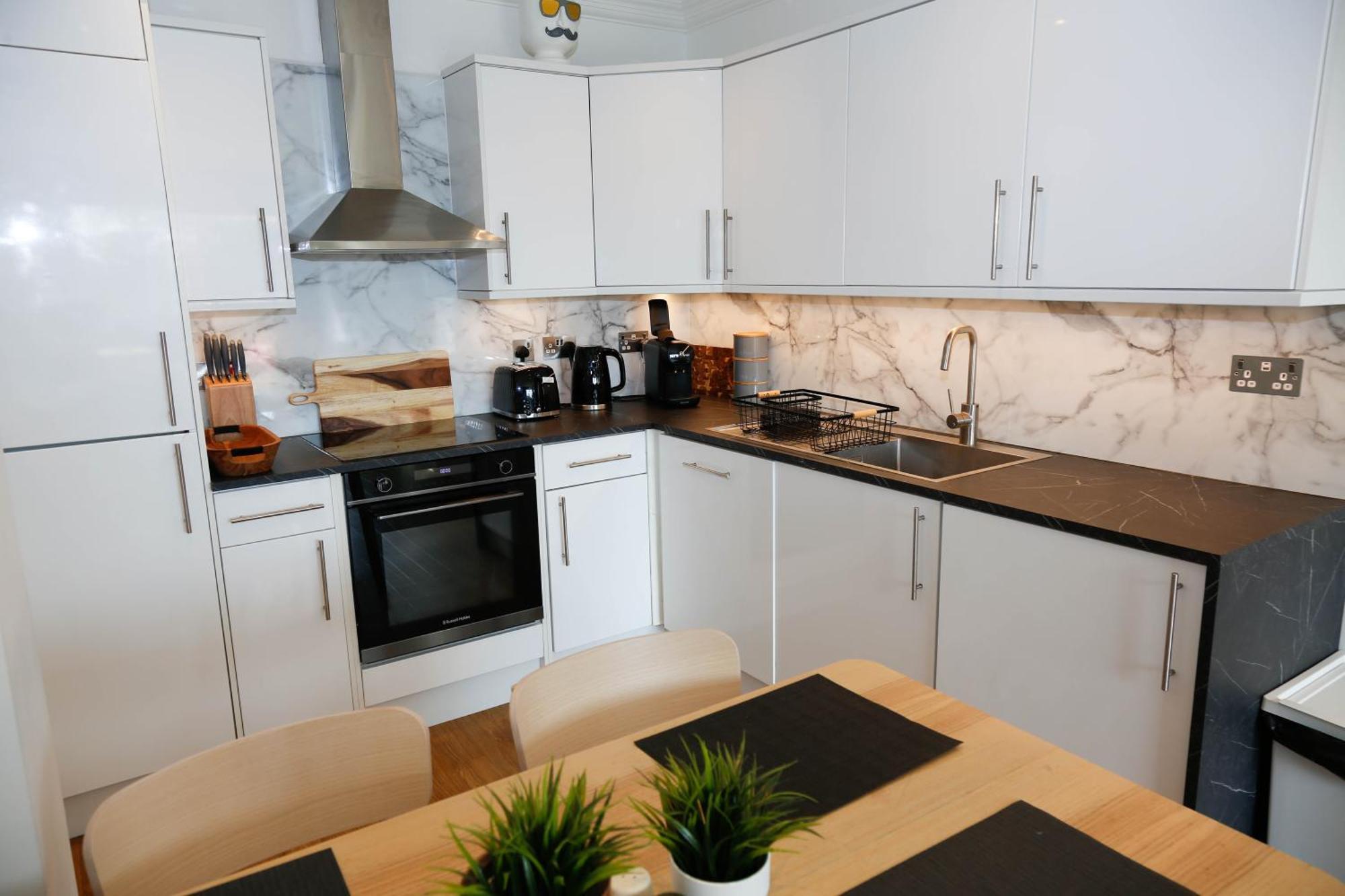 New Luxury Apartments In Central Location Next To Shops, Cafes, Bars & Metro London Exterior foto